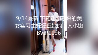 國產小夫妻居家啪啪自攝,先出門確認孩子睡著沒,確認後鎖門和老公溫存