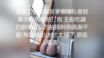 高颜值美乳妹子跳蛋自慰，撩起衣服露奶跳蛋震动掰穴特写，很是诱惑喜欢不要错过!