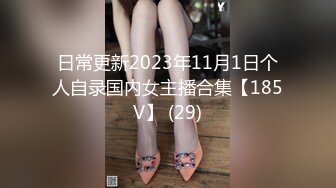 KTV厕所偷拍喝醉的美女趴在马桶上吐 来个捡尸的屌丝男把她内裤脱了想上她