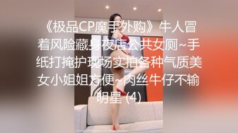 骚货女友坐在我上面不断地动