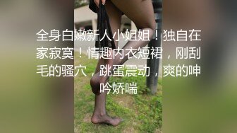 官方售价39元❤️一对好闺蜜一起逛街被一箭双雕抄底黑裙美女穿着紫色花内勒出深深屁股缝