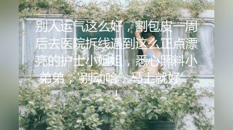  两个黄毛美少女，交换着轮着干 搞3P真是爽上天了