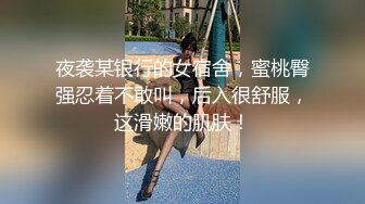 这样的骚女哪里有？硕大的自慰棒出来，掰开湿穴等待进入