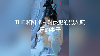 动漫展一箭双雕两个没穿安全裤JK小美女的裙底风光一个黑窄内一个绿内