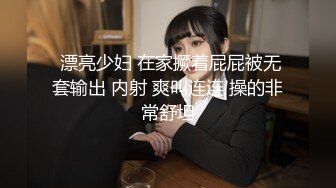 韩国厕拍大神潜入商场女厕偷拍  服务员和顾客尿尿卖场牛仔短裤美女毛不多逼还挺嫩的