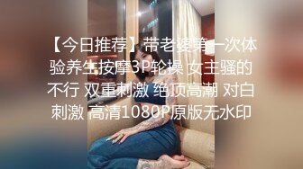 夜晚后送美女表嫂回家看见她诱人的身躯忍不住扑上去扒掉内裤干她,开始拼命反抗慢慢被彻底征服,呻吟浪叫!