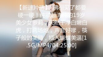  娇小身材的美少妇三P大站，前后夹击征服骚女完美爆，满满一嘴