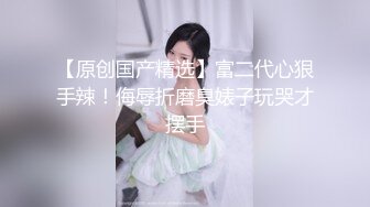 黑丝短裙骚少妇勾搭上门的维修工 全程露脸 衣服都没脱就让大哥各种乱草无套蹂躏内射