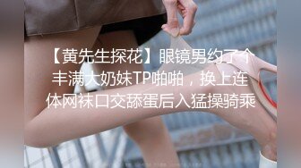 深夜场背带长裙极品女 坐在身上揉捏奶子 开档丝袜掰穴 双腿肩上扛抽插猛操