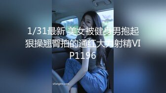 花裙性感美少妇和家人逛公园看长相就是骚骚的薄丝花边天蓝透明内裤包裹肉臀很诱惑