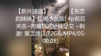 《极品CD魔手外购》神级大师商场极限抄底多位小姐姐裙内，各种透网丁字内裤阴毛外露，白裙骚女无奶罩出门一对车灯清晰可见