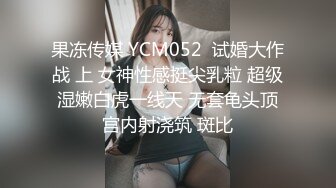 极品淫乱骚婊 4P堪比AV 两手各握肉棒一个舔B (1)