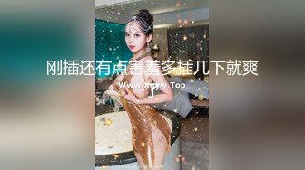  体验00后白虎妹纸的极品美鲍 像母狗爬向男人的胯下