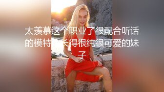 阴毛浓密翘臀蛮腰漂亮美女与闺蜜语音吃鸡男友旁边肏她不敢大声呻吟终于受不了反客为主女上位猛摇对白搞笑