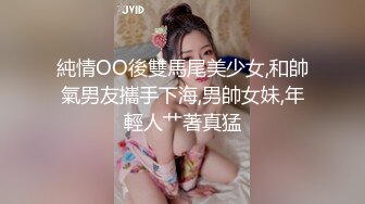 商场一路跟踪抄底黄裙美女上了公交车才拍到没想到竟然是真空大黑B就在眼前这趟总算没白跑