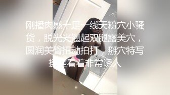 STP33077 海王隊長的白絲小母狗，居家少婦無毛白虎逼精彩大秀直播，逼裏夾著大黑牛顫動，揉捏騷奶子浪叫聽狼友指揮