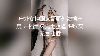 黑色吊带女玩重口味群P性爱几个猛男围住吃逼捏胸后面操前面口太刺激了