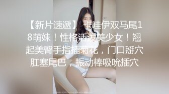  猥琐男无套啪啪大战卷发巨乳36D美少妇黑丝长腿，巨乳奶子香软可 龟头摩擦阴道花样玩穴