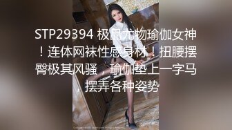 美美的白嫩肌肤的妹子和男友开车摸奶子内裤都没穿还是无毛小逼深喉吃鸡巴操翻阴唇精液流出