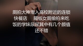 颜值不错的轻熟女露脸激情3P，让两个小哥玩弄，口交大鸡巴揉奶玩逼，道具抽插后入爆草嘴里还要屌鸡巴好嗨奥