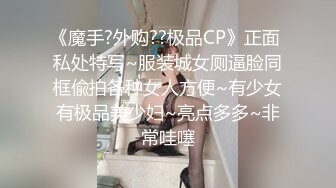 上海小妮子颜值很高的小宝贝，黑丝情趣镜头前玩大黑牛，塞进逼里震动自慰呻吟，看表情好爽真想干她一炮