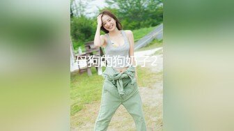 这骚男的周末过的很性福啊让人羡慕嫉妒恨 女友和闺蜜三人坐沙发上不时抠逼揉奶，最后啪啪双飞娇吟销魂