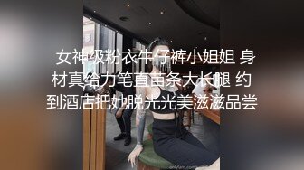 2023-10-22酒店偷拍 女友不给口强迫内裤套头隔着内裤亲