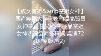 素颜女友无套啪啪，美腿黑网袜传教士，桌边后入