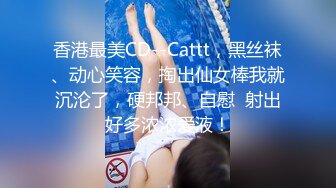   女神级颜值美妞黄瓜插粉穴  单腿白色网袜翘起  拿出黄瓜插入猛捅    