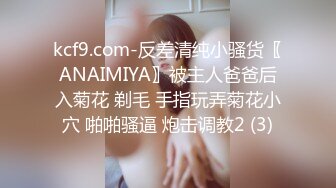 灰丝漂亮伪娘 露着仙棒吃面不过瘾还撸了一发 全然不顾店里监控和旁边的顾客 看外表还真是个大美人儿