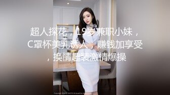 小姐姐玩手机我在她后面磨插1