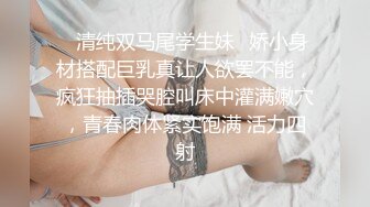 钟点房大帅哥带妹子开房，被摄像头偷拍，一进来就脱光光，69姿势互舔，张开双腿求操，后入大力猛顶，搞得舒服啊啊叫