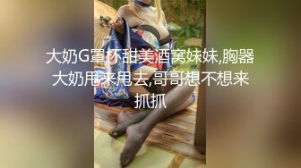 可樂 淡蓝色短款旗袍服饰 视觉体验妩媚十足 娇柔丰满姿态更为鲜艳婀娜