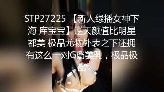 〖便器女神❤️母狗调教〗“求求爸爸操母狗” 女神为了求操甘愿被抽耳光打屁股，玩到一半两个小萝莉 情不自禁的吻在了一起 (4)