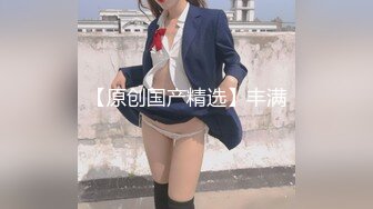 十月新流出师范学院附近公厕偷拍学妹尿尿眼镜美女的馒头逼前面一小撮毛