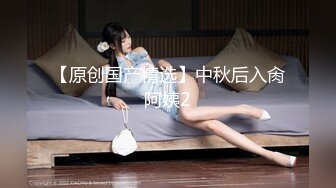 【新片速遞】开档牛仔裤清纯又骚美女，和男友居家操逼 ，舔屌吸吮口活很棒 ，肥穴骑乘自己动，正入边操边揉阴蒂 ，搞得美女爽歪歪