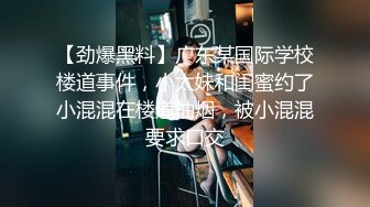 办公楼女厕全景偷拍套裙,美女的小嫩鲍