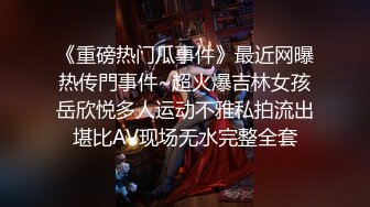 小美女被情人带到新租的公寓后在厨房扒光衣服抱在台子上操-