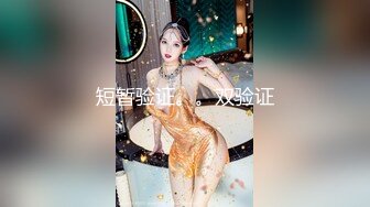 情趣酒店白色大床偷拍社会哥和纹身小妹操完不忘研究一下妹子的嫩逼