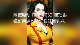 【新片速遞】 旱厕沟底偷看眼镜MM血尿同时排，被发现了，吓的比苏炳添跑的还快✌^_^✌【25.4MB/MP4/00:16】