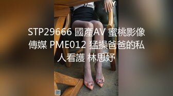 熟女两男一女3P 穿上肉丝轮着操翘起屁股后入 一个射了另一个继续