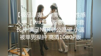 《极品CP魔手外购》坑神潜入某单位女厕隔板缝中实拍超多小姐姐方便，赤裸裸逼脸同框，妹子对着镜头看半天都没发现异常 (5)