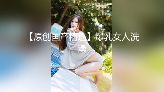 极品少妇，客厅招揽两名男妓，前仆后继干她两个骚穴，爽歪歪淫叫！