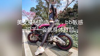 沙滩游泳场女厕全景偸拍?各种类型美眉换衣方便?有极品妹