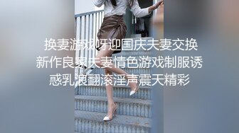 大神放暑假躲进商场隔板女厕偷拍 美女尿尿牛仔裤美女经期忘带卫生巾把内裤弄脏了